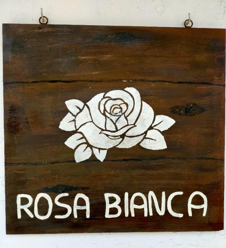 Rosa Bianca Hotel Quart Bagian luar foto